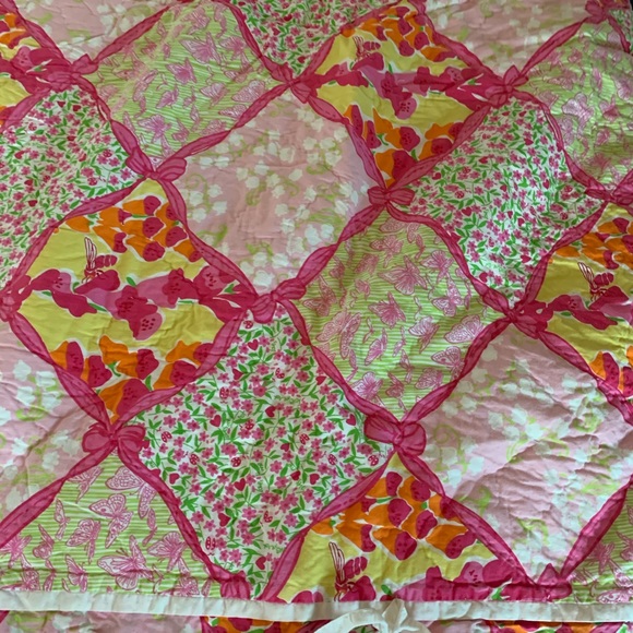Lilly Pulitzer twin quilt - Picture 4 of 9